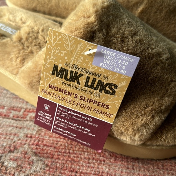 Muk Luks platform fuzzy fur slippers women’s size 9-10 NWT - Picture 2 of 3